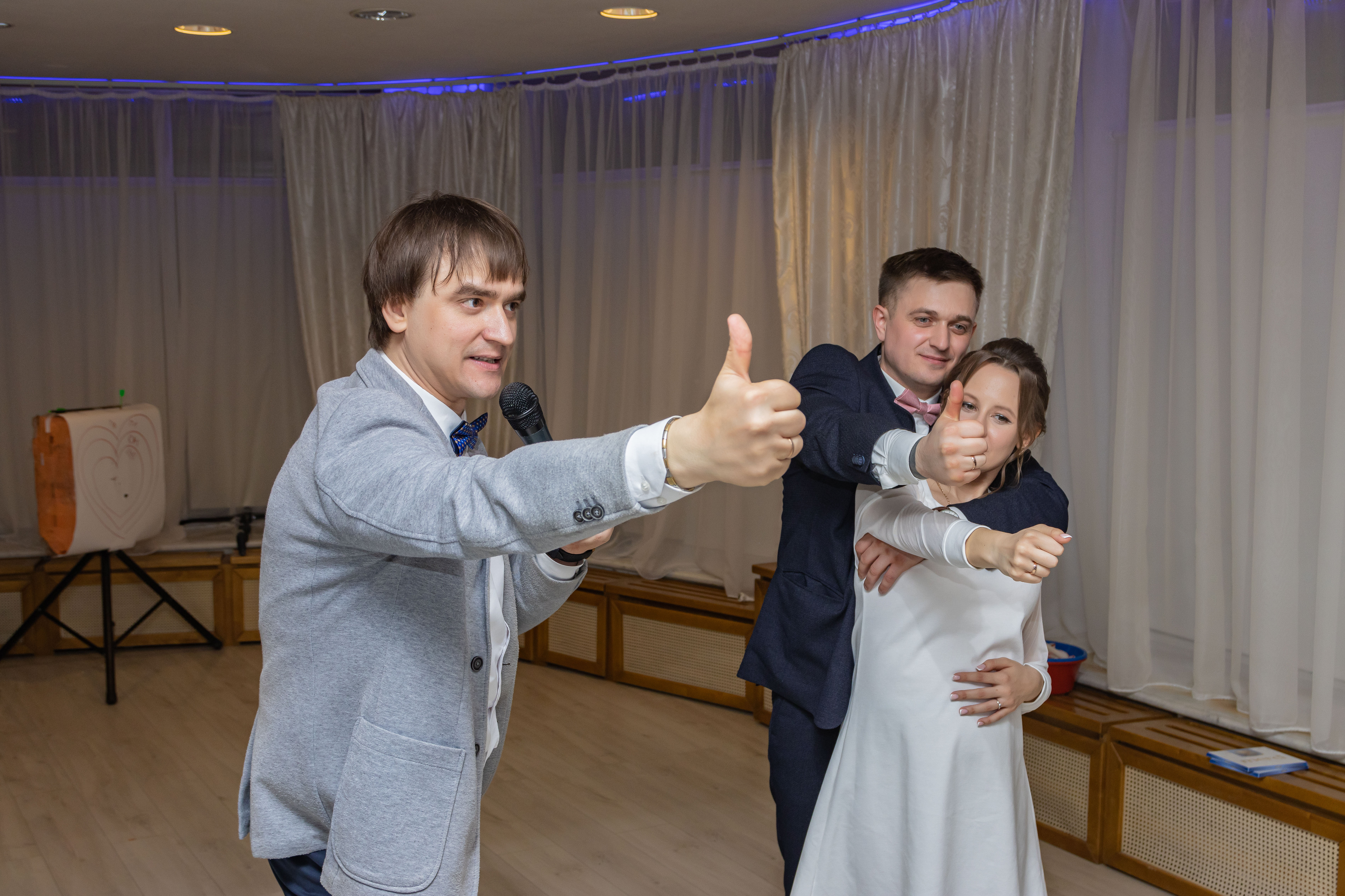 Финал свадьбы молодожёны и ведущий Александр Марков
